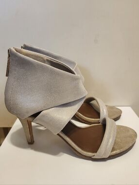 Donald J. Pliner "Tilly" Gold Shimmer Back Zip Heeled Sandals Sz.8 Ret.$225